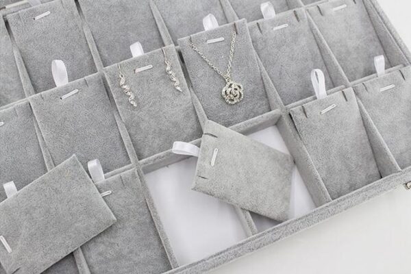 Boîte Bijoux en Velours Gris